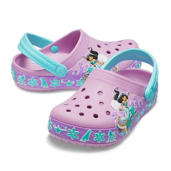 girls in crocs