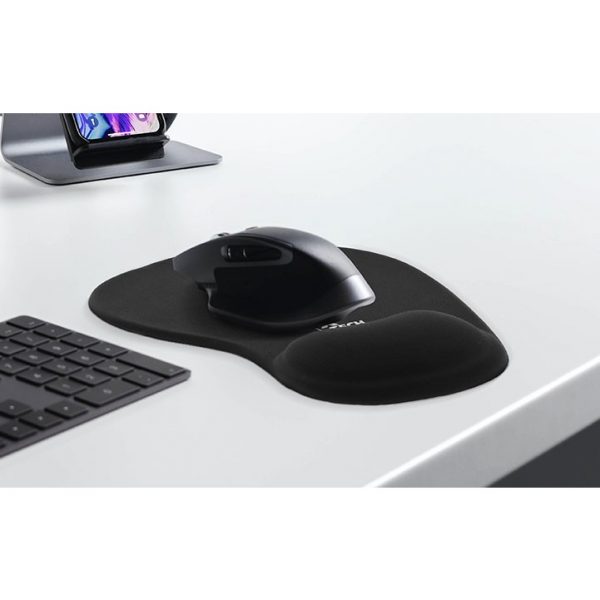 XTECH XTA526 Gel Mouse Pad With Wrist Support with mouse 1